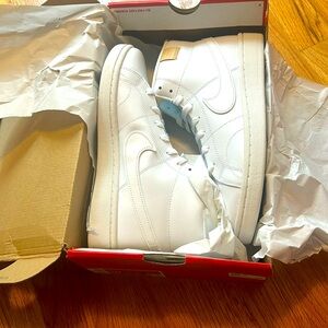 Nike Women’s Court Royale 2 Mid